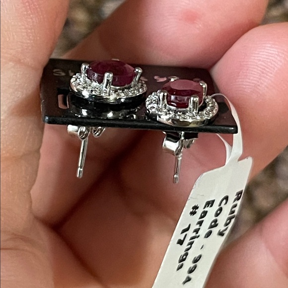 NWT Elegant Natural Ruby Gemstone Oval Shape Stud Earrings in 925 Silver - Picture 4 of 8